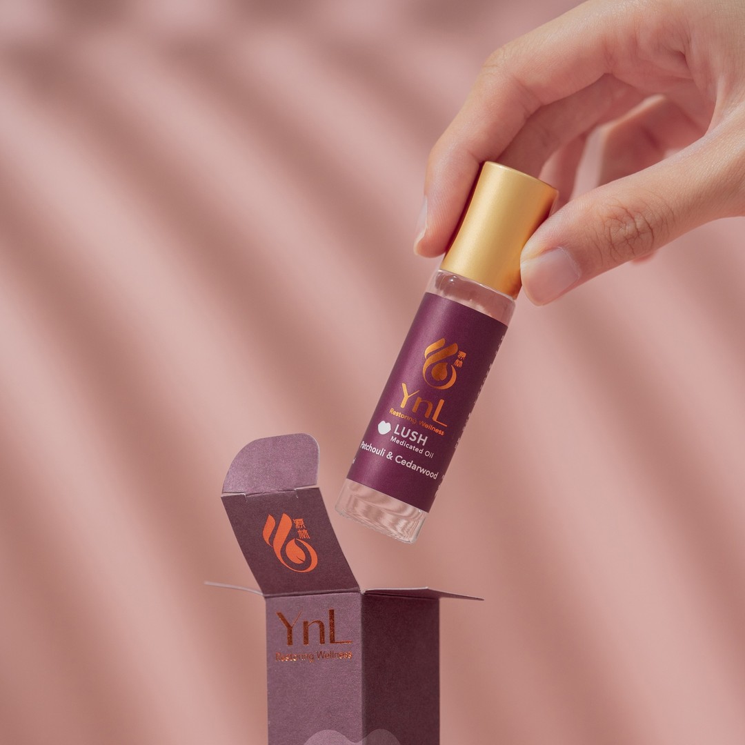 Dầu Thơm Thảo Dược YnL LUSH 10ml Từ Singapore Mang Đến Mùi Hương Ấm Áp Của Hoắc Hương và Gỗ Tuyết Tùng Dành Cho Phụ Nữ Hiện Đại