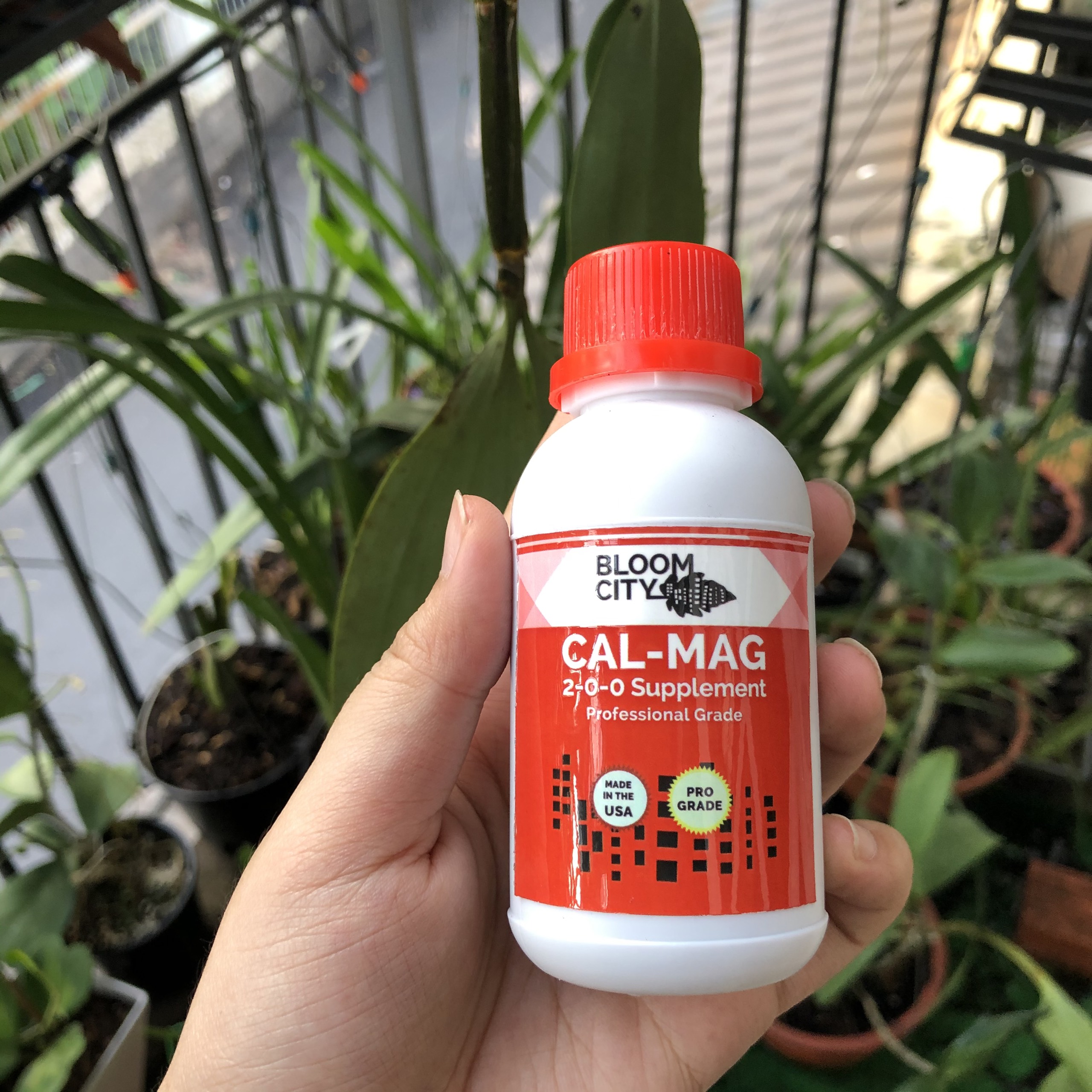 Phân bón hữu cơ trung vi lượng CAL - MAG 2-0-0