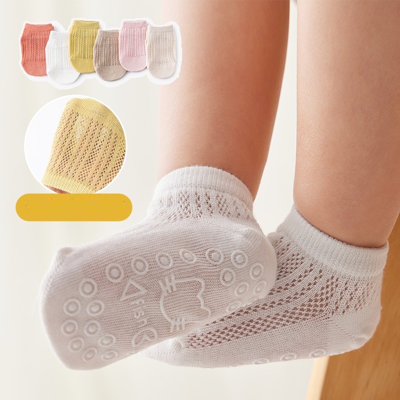 Set 3 đôi Tất/ Vớ Chống Trượt Bé Trai Bé Gái Cotton thun mềm cổ bo chống tuột cho bé thoải mái vui chơi