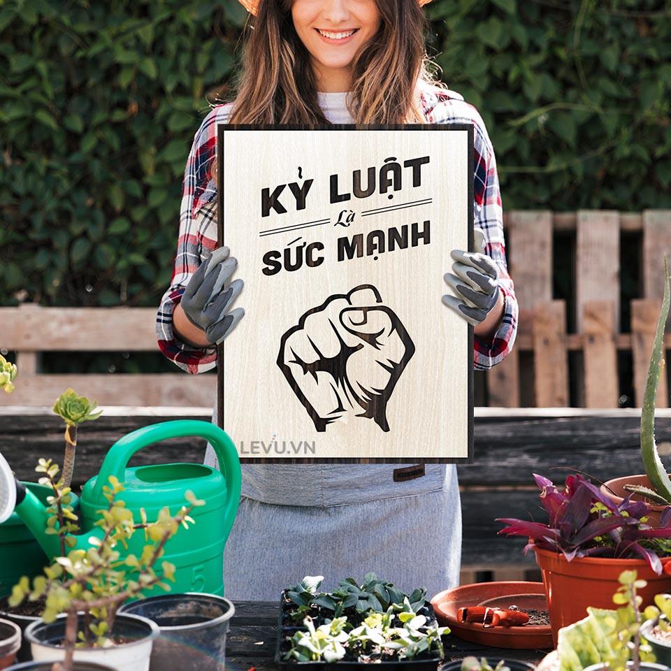 Tranh khẩu hiệu văn phòng LEVU LV012 "Kỷ luật là sức mạnh"