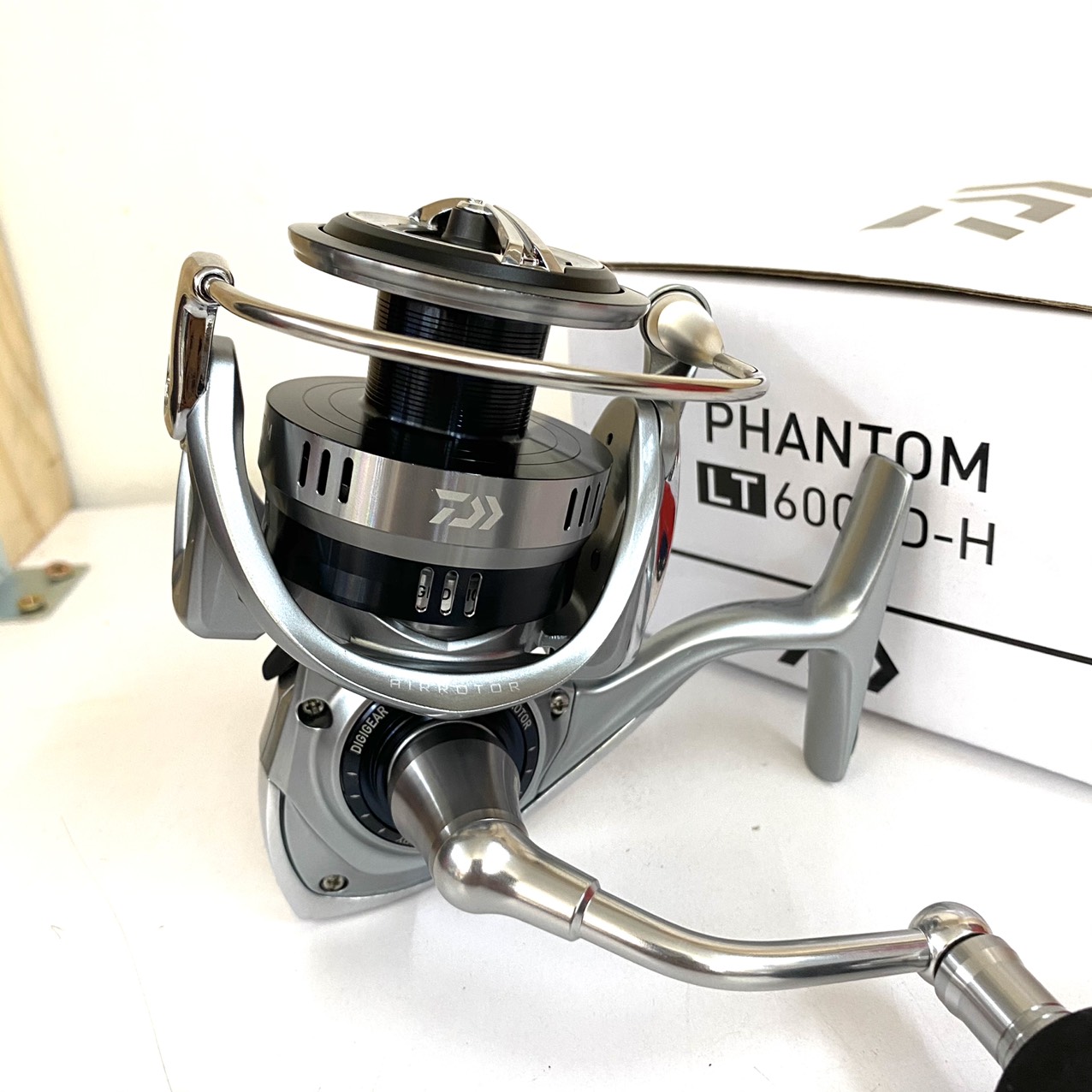 Máy câu cá Daiwa Phantom