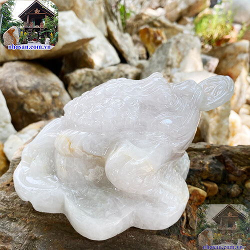 Thiềm thừ thạch anh trắng tự nhiên chiêu tài lộc C32 trọng lượng 2.2kg