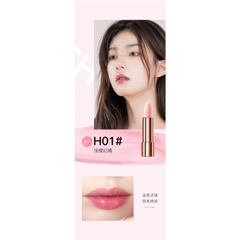 Set 4 cây son 3 màu 1 dưỡng ,kèm túi xách đựng sang trọng ,chất son mềm , lên màu chuẩn , độ bền cao ,cho làn môi mướt mịn, sáng hồng, giảm thâm môi hiệu quả. có thể làm quà tặng siêu xinh