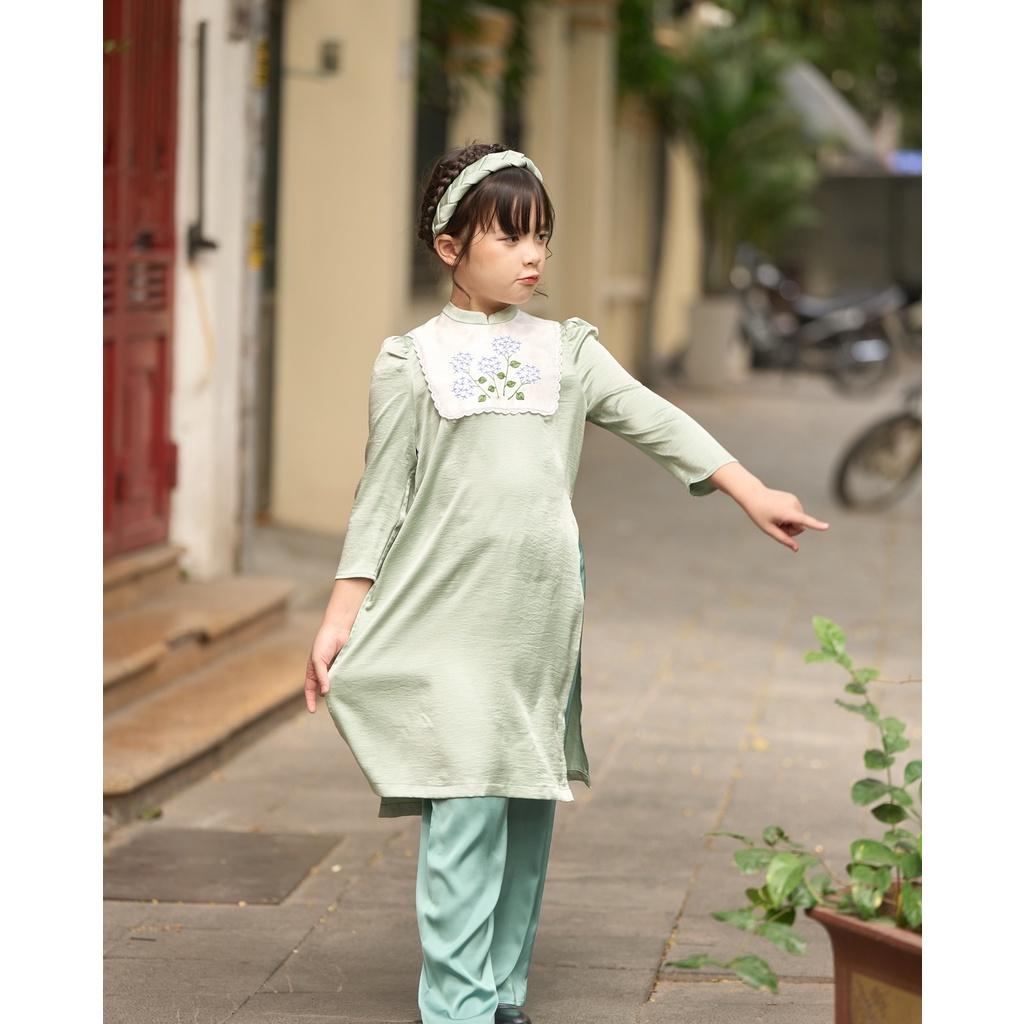 Áo dài cách tân bé gái BYZU chất lụa cao cấp thêu hoa màu xanh mint