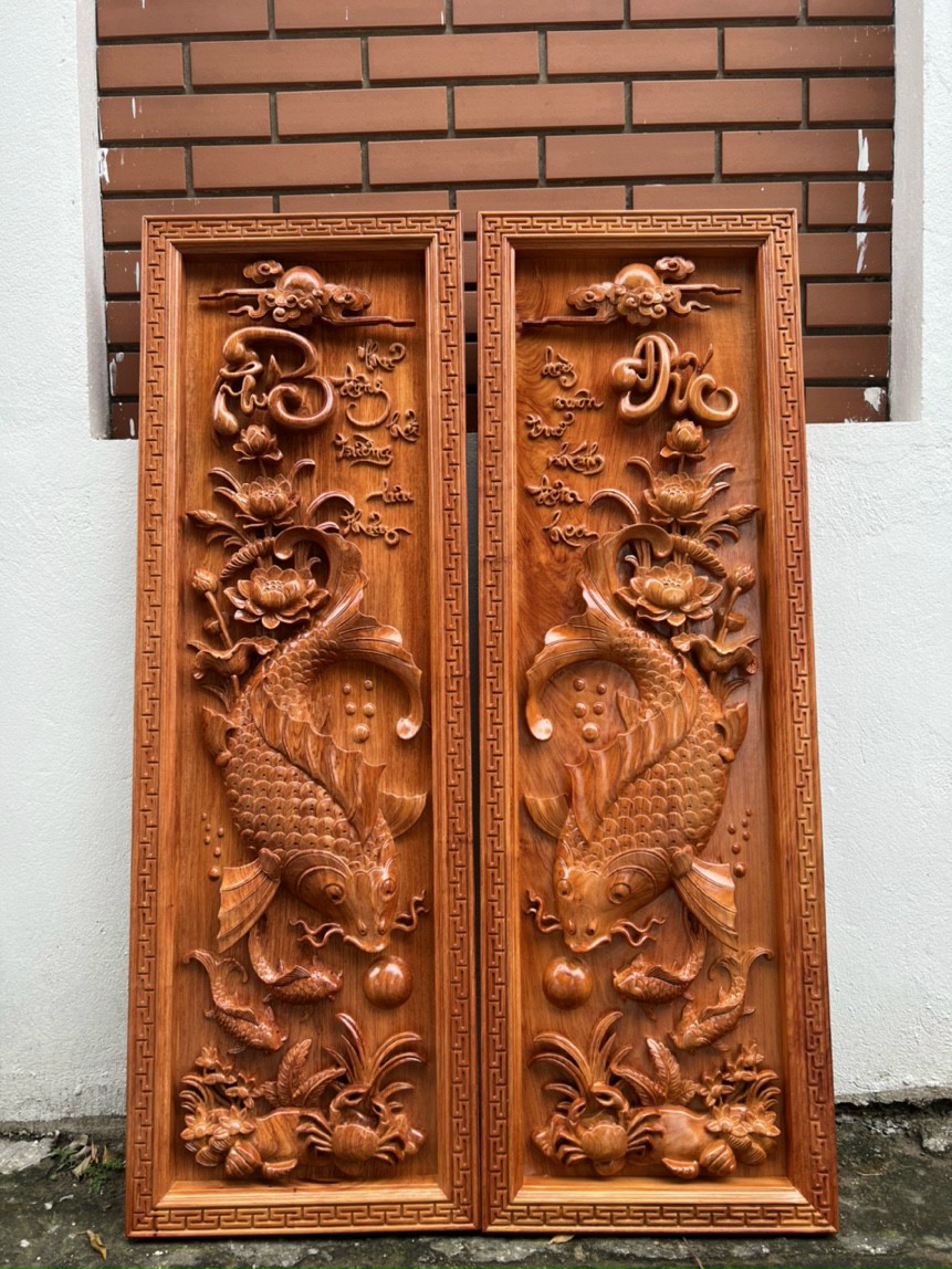 Cặp tranh điêu khắc lý ngư vọng nguyệt bằng gỗ hương đá kt42×127×5cm