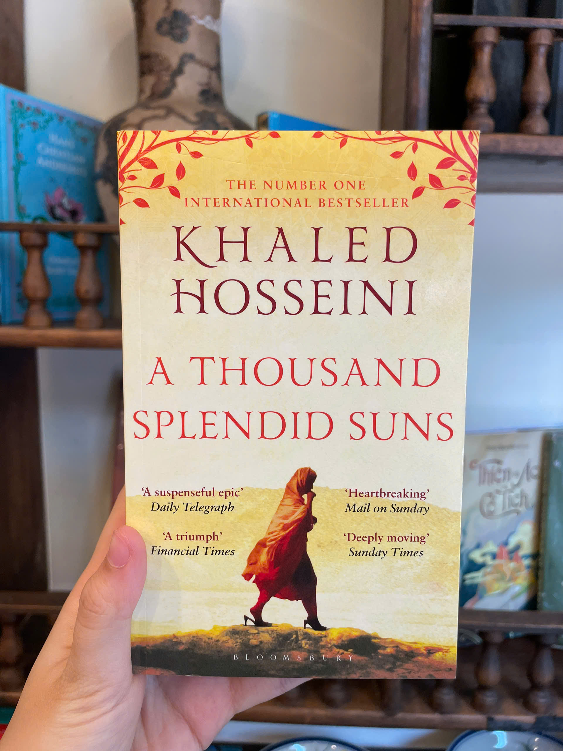 Sách - A Thousand Splendid Suns by Khaled Hosseini - Fiction/Historical Fiction book in English