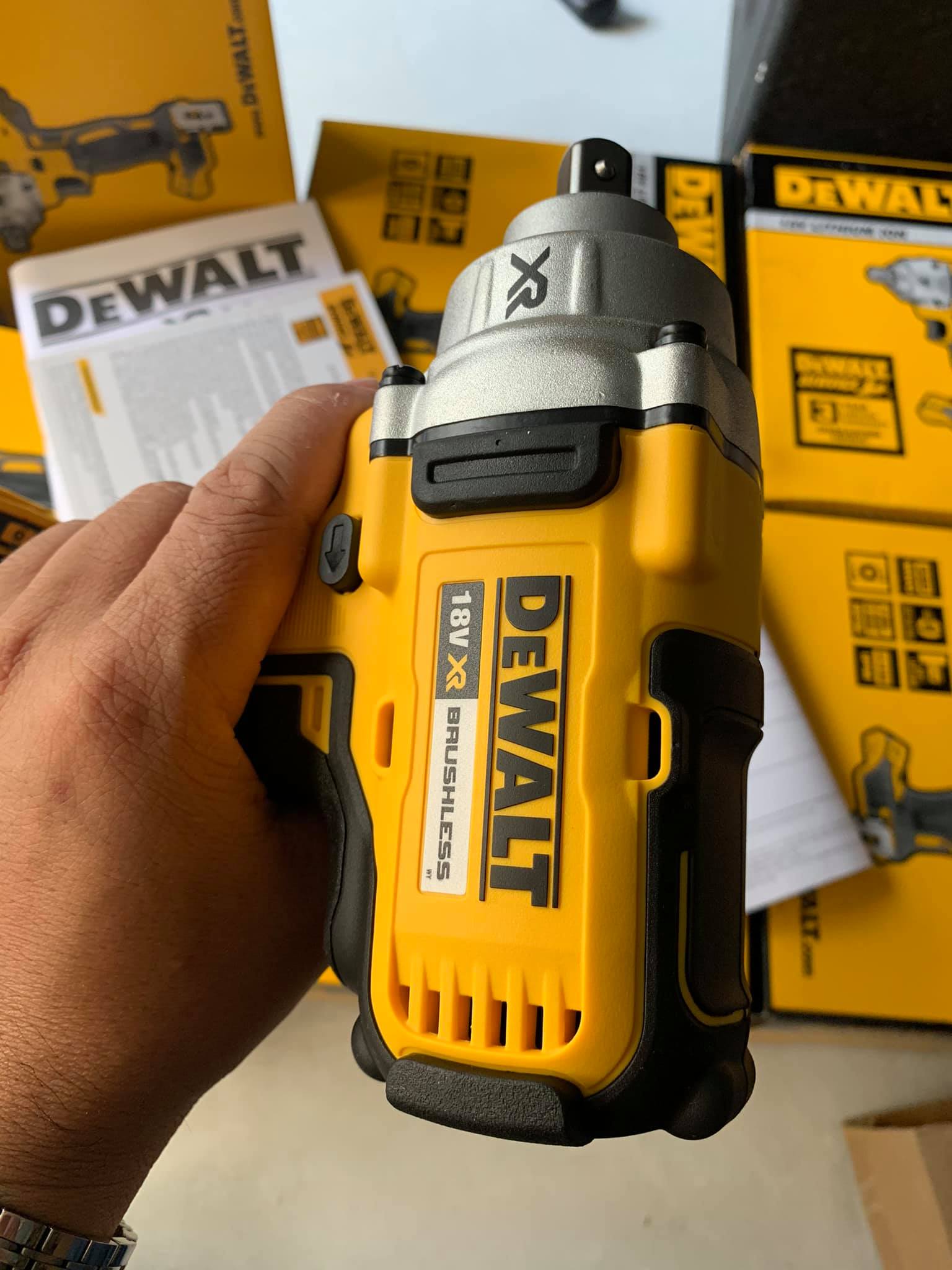 Máy siết bulon cầm tay 18V Dewalt DCF894N-KR