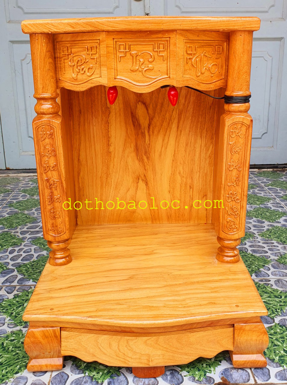 Bàn thờ Thần Tài Thổ Địa gỗ gõ đỏ cột vuông Cao 68cm x Ngang 50cm – Loại tốt