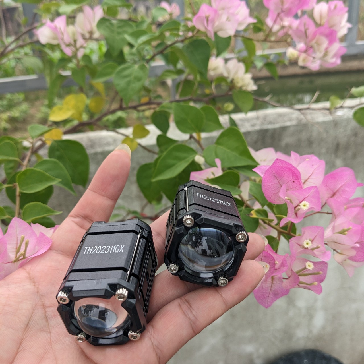 Đèn Trợ Sáng Xe Máy Ô Tô Bản Đặc Biệt - Bi Cầu 2 Màu, 4 Chế Độ Cốt Pha Đỉnh Cao