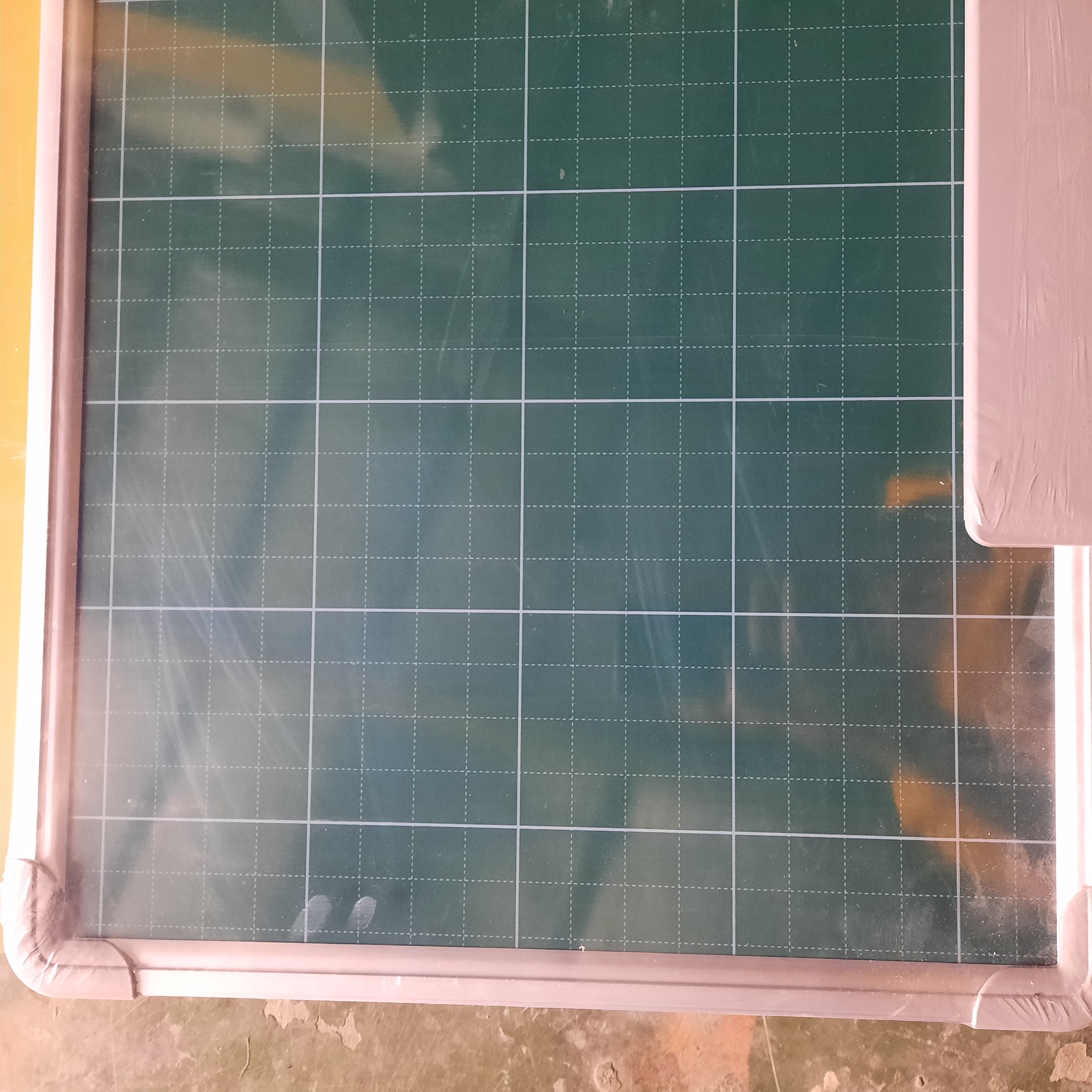 Bảng từ xanh kẻ ô ly, KT: 40x60cm