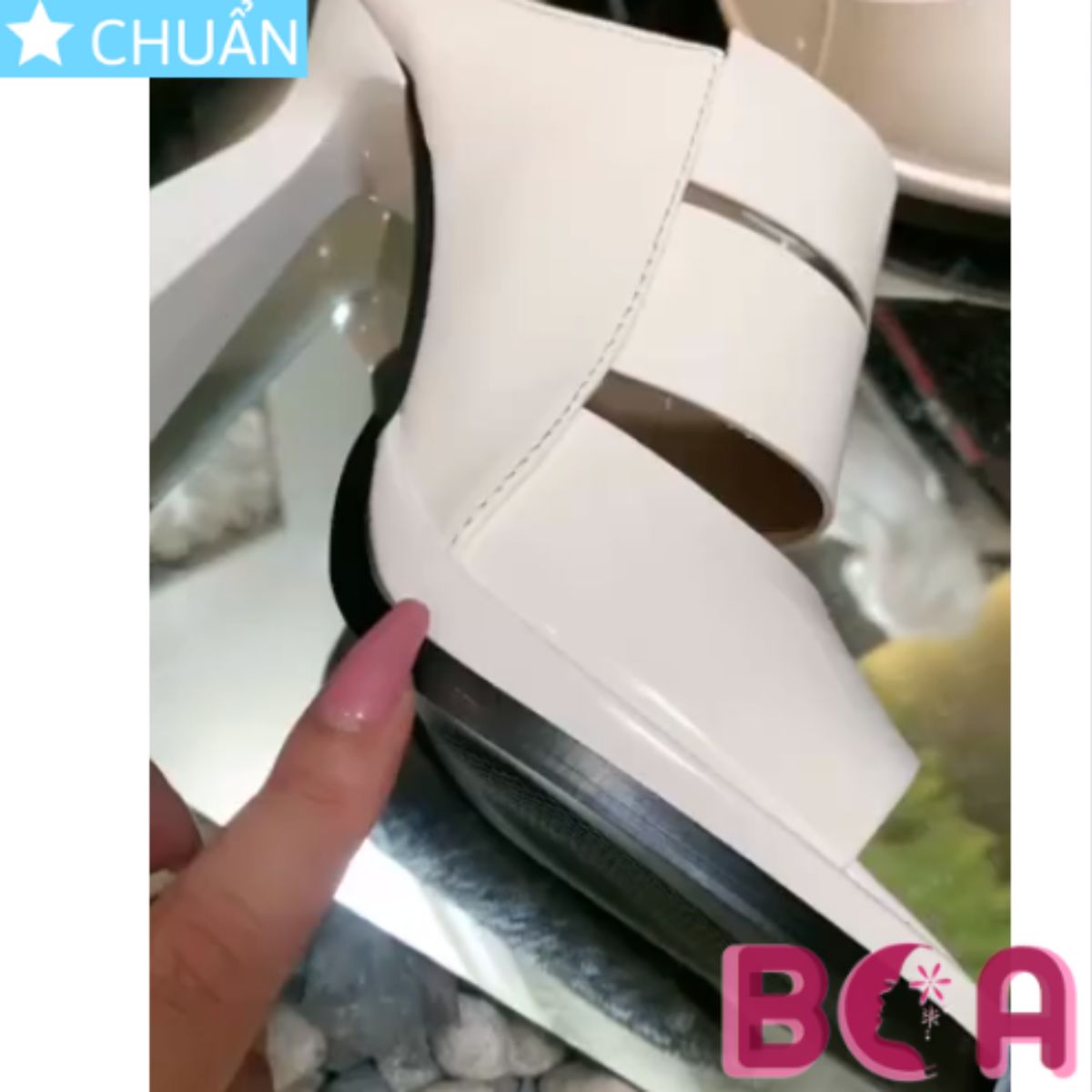 Giày sabo nữ 9p RO620 ROSATA tại BCASHOP thiết kế bề mặt bóng sang trọng và lớp trong êm ái là 1 mẫu siêu sang siêu tôn dáng