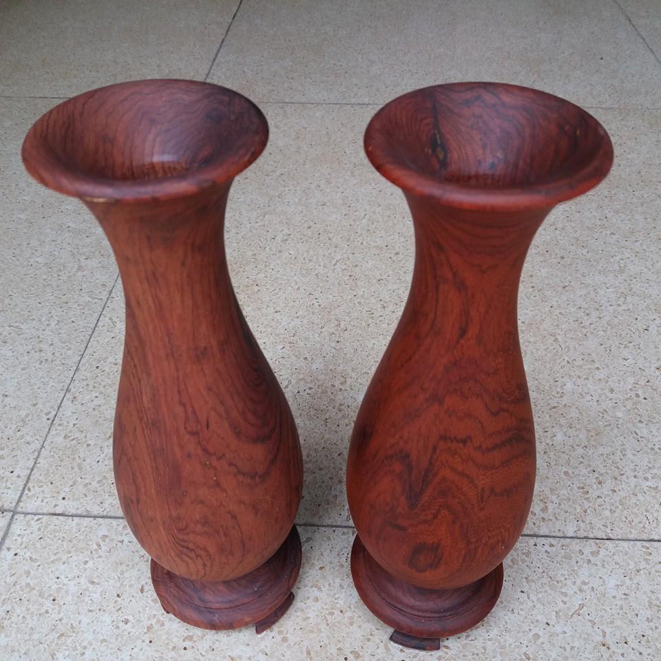 Bình lọ- một đôi gỗ cẩm nguyên khối kích thước cao 24cmx9cm