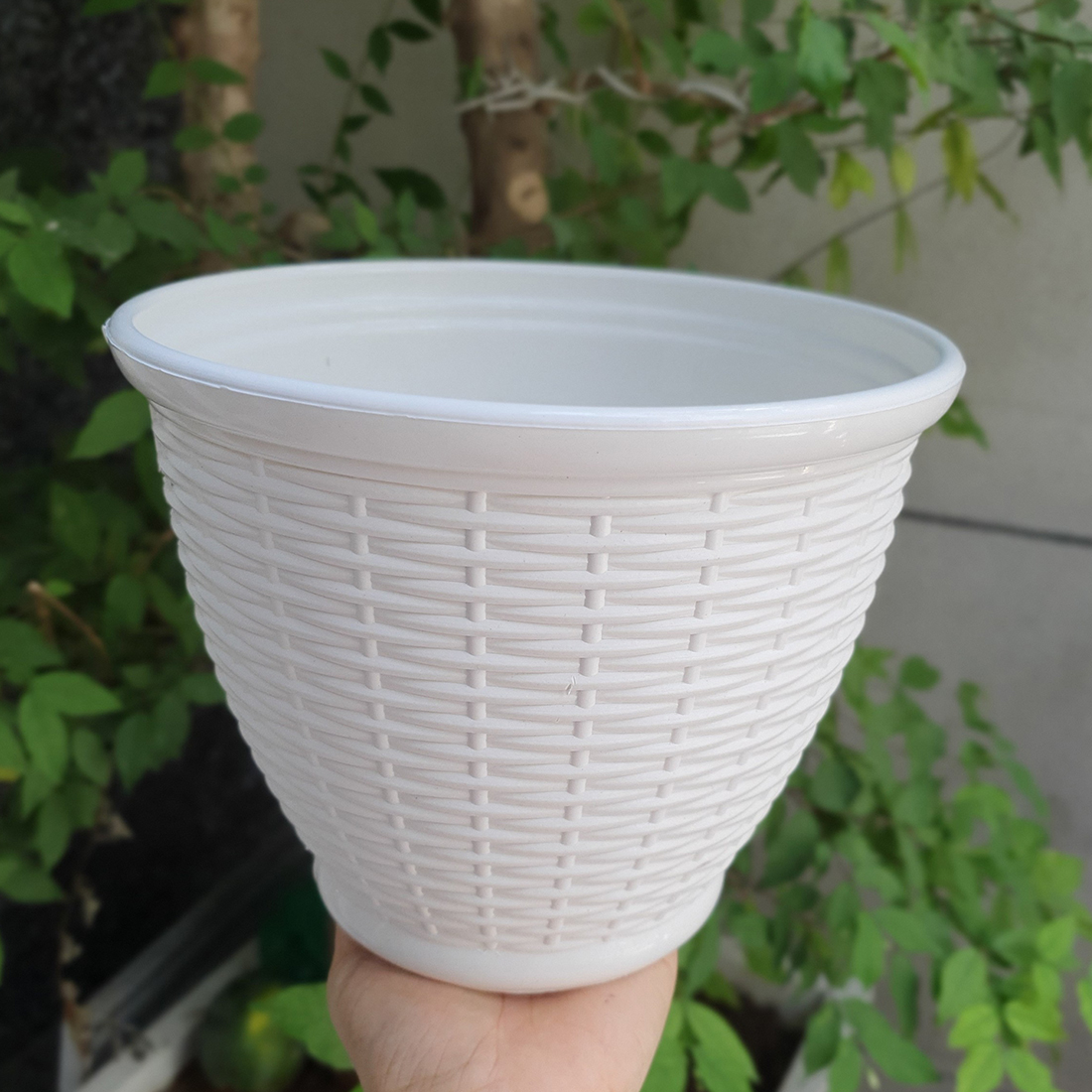 Bộ 4 chậu trồng hoa nhựa mây đan vành trắng 21x16cm