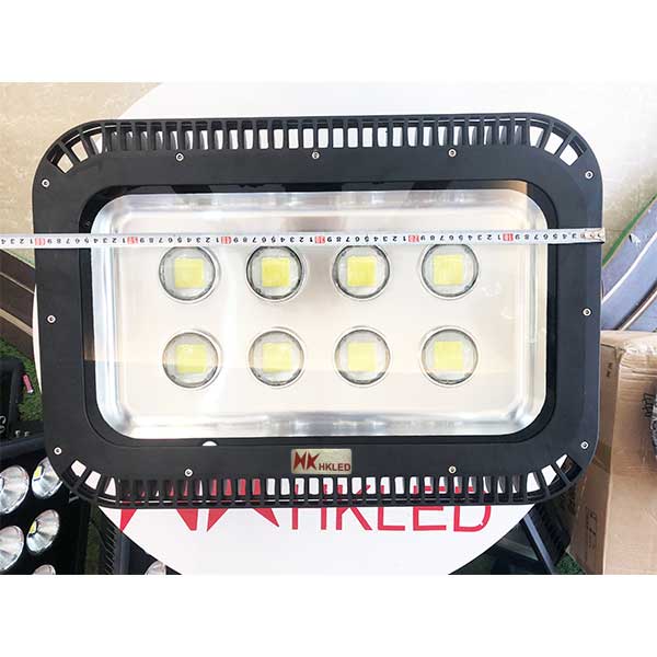 Đèn pha LED ngoài trời HKLED viền mắt lồi 400W