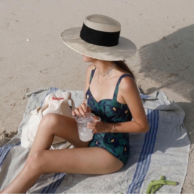 Bikini một mảnh họa tiết hoa