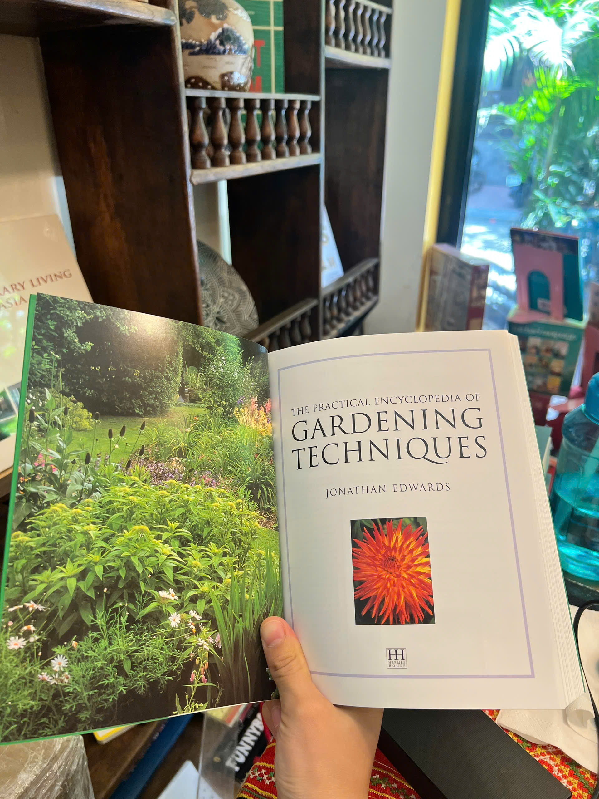 Sách - The Practical Encyclopedia of Gardening Techniques | Ngoại văn Nhập khẩu / Hướng dẫn làm vườn