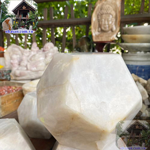 Quả cầu 12 mặt thạch anh trắng tự nhiên phong thủy vừa tốt cho sức khỏe vừa có khả năng chữa bệnh QC914 nặng 11.2kg kích thước 20x13