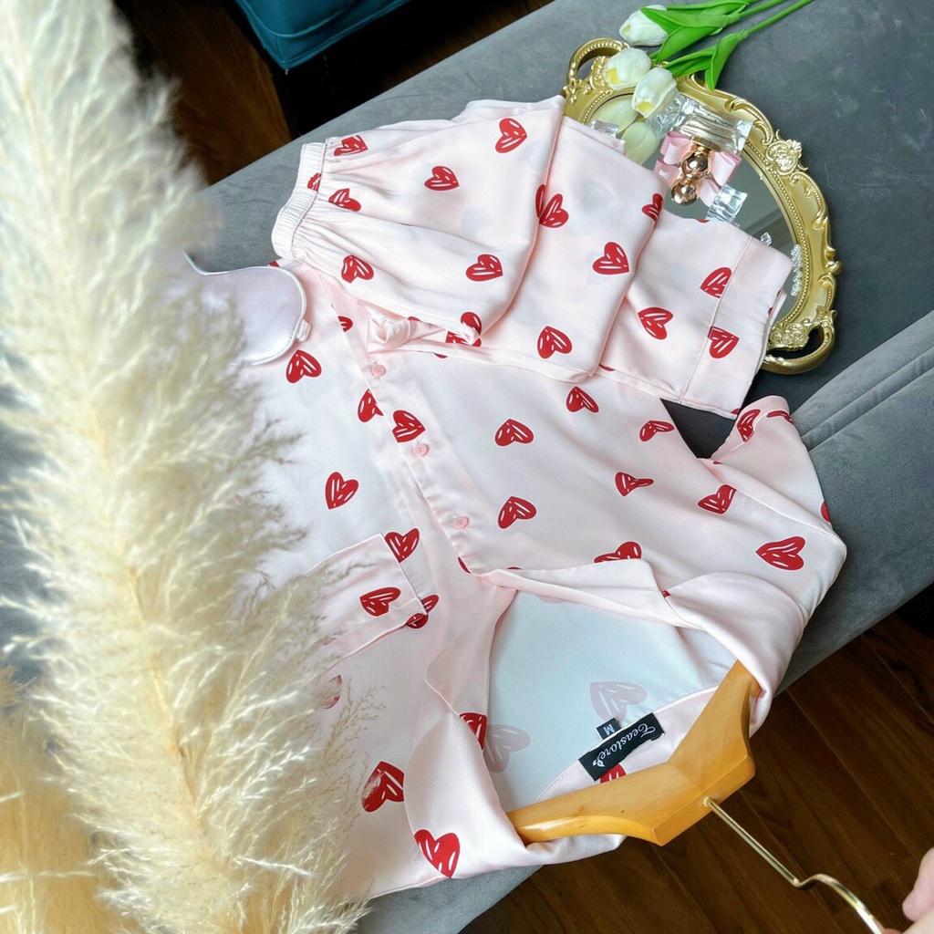 Bộ mặc nhà Pyjama lụa cao cấp Tea Store áo tay ngắn quần dài họa tiết tim đỏ nền be sang trọng