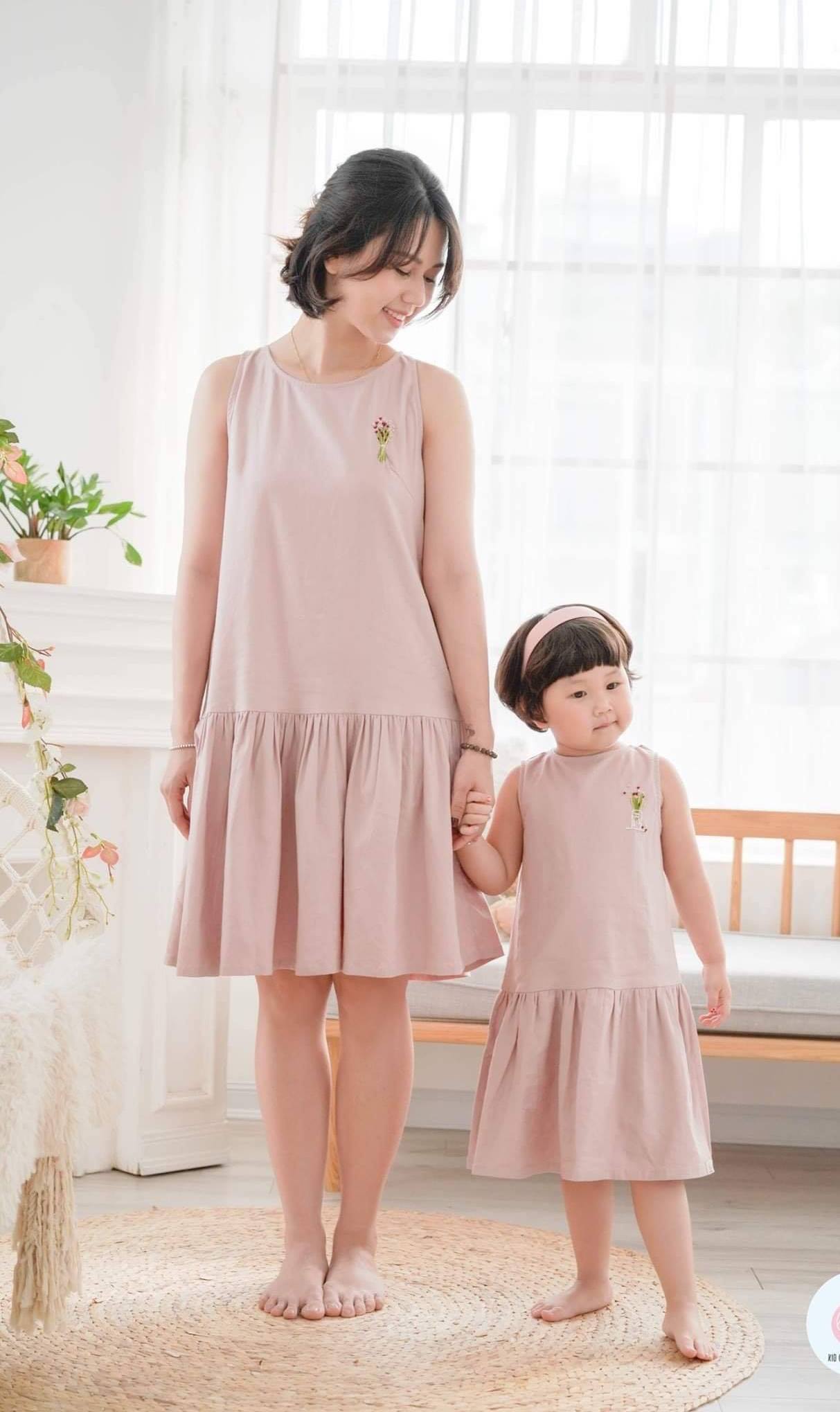 Váy linen ba lỗ thêu (đồ đôi mẹ và bé)