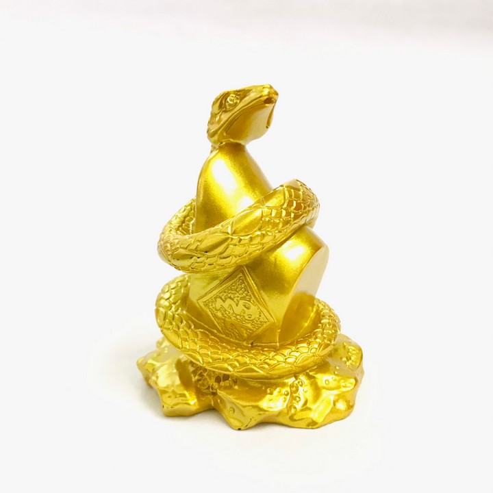 Tượng con Rắn vàng, chất liệu nhựa được phủ lớp màu vàng óng bắt mắt, dùng trưng bày trong nhà, những nơi phong thủy, cầu mong may mắn, tài lộc - TMT Collection - SP005234