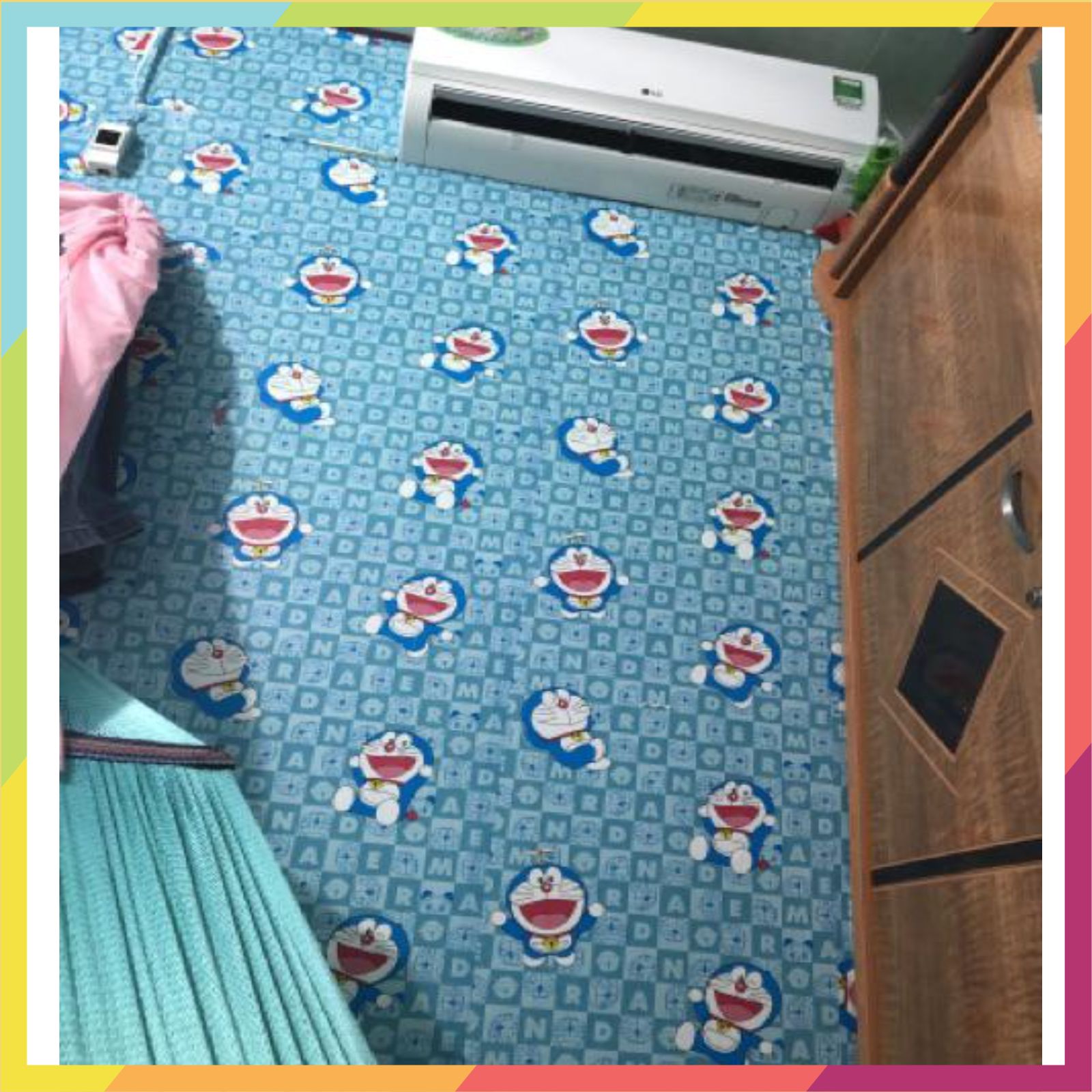 Giấy dán tường có sẵn keo, in hình doremon xanh, kích thước 0.45m x 10m / cuộn
