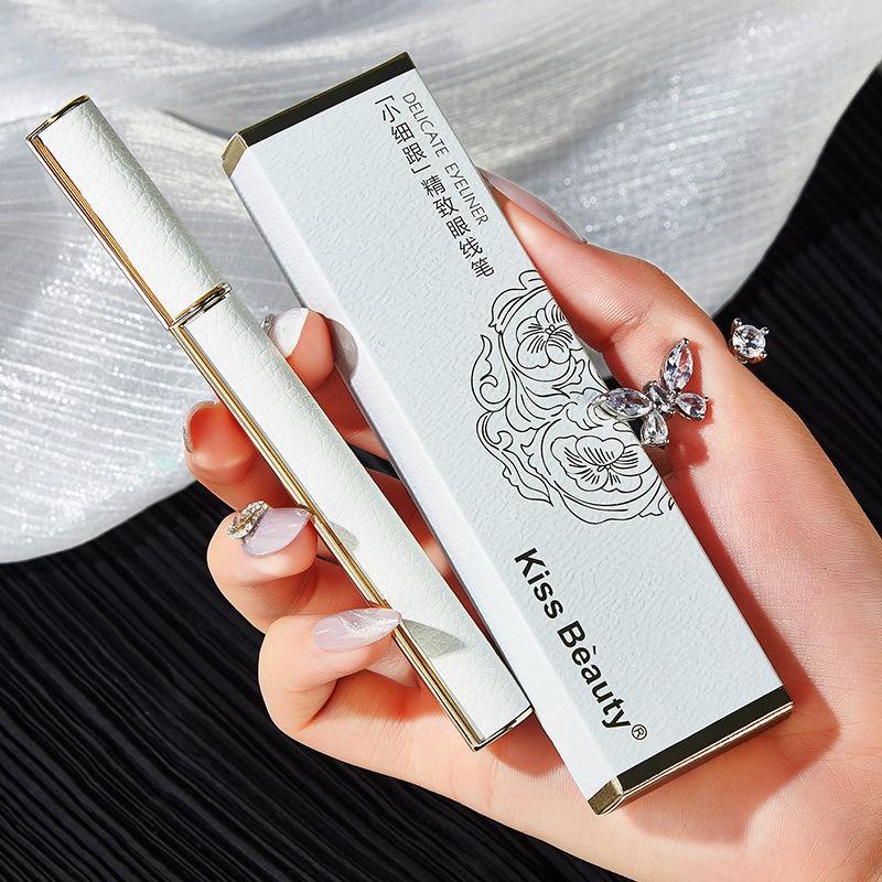 Kiss Beauty Bút kẻ mắt mảnh nhỏ mỏng manh không thấm nước, không thấm mồ hôi, lâu trôi, không lem, màu đỏ lụa mềm mại kẻ