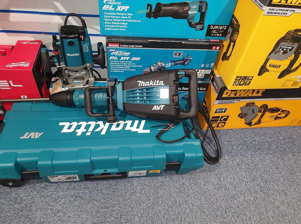 MÁY ĐỤC BÊ TÔNG (26J) 1510W MAKITA HM1214C - HÀNG CHÍNH HÃNG