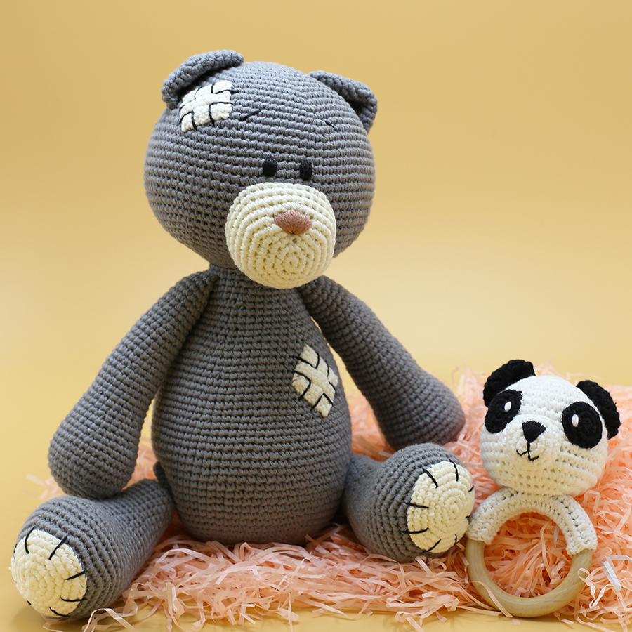 Gấu bông móc len Amigurumi cao cấp - Gấu vá xanh ghi đá - SP000371