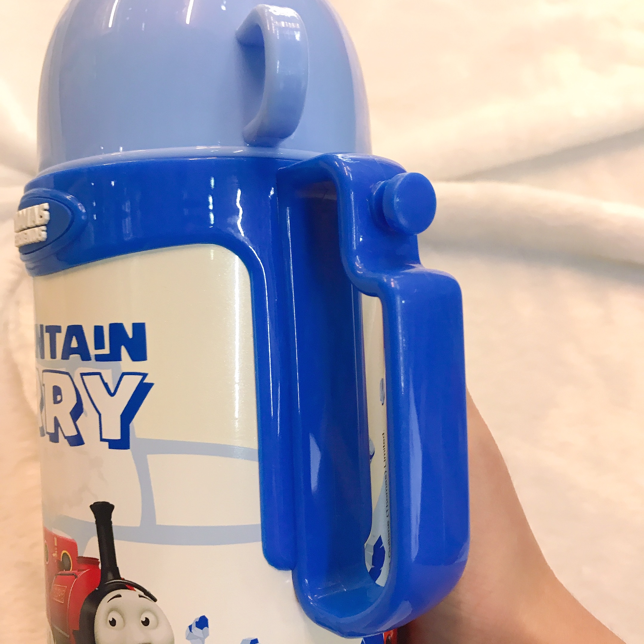 Bình nước giữ nhiệt có 1 quai cầm hình xe lửa Thomas màu xanh dương cho trẻ em, bé trai  - TM4261