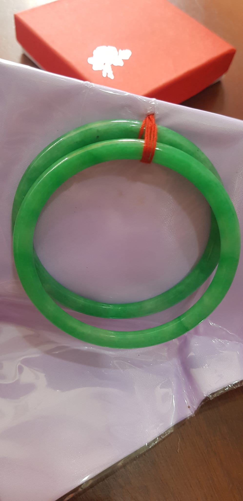 Cặp vòng cẩm thạch cọng Tròn T A Đẹp Sao N 55mm x dầy 5,2mm Cặp màu xanh Ngọc Tươi đều đẹp Nữ cân nặng tầm 54kg - 64kg đeo đẹp xinh tay ạ