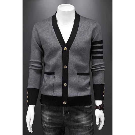 áo khoác nam cổ chữ V thiết kế nhẹ nhàng tinh tế mà đầy nam tính cuốn hút, phom áo vừa phải - N36