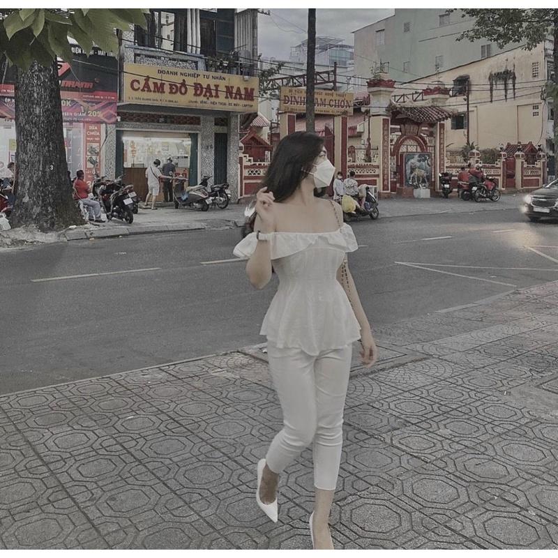 Set áo trắng bẹt vai với quần baggy