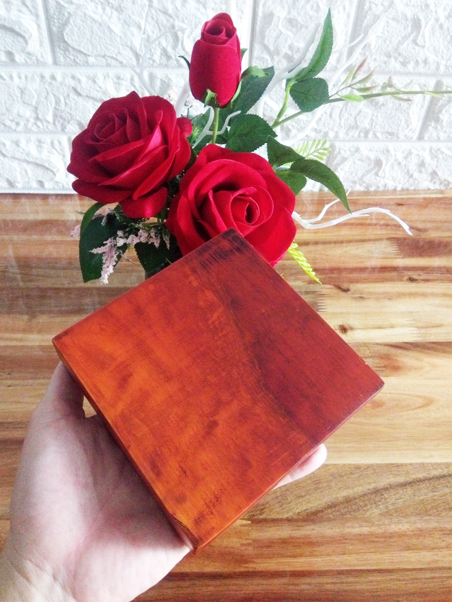 Gạt tàn phong thủy chữ phúc nguyên khối gỗ hương đỏ quý hiếm GTVP01