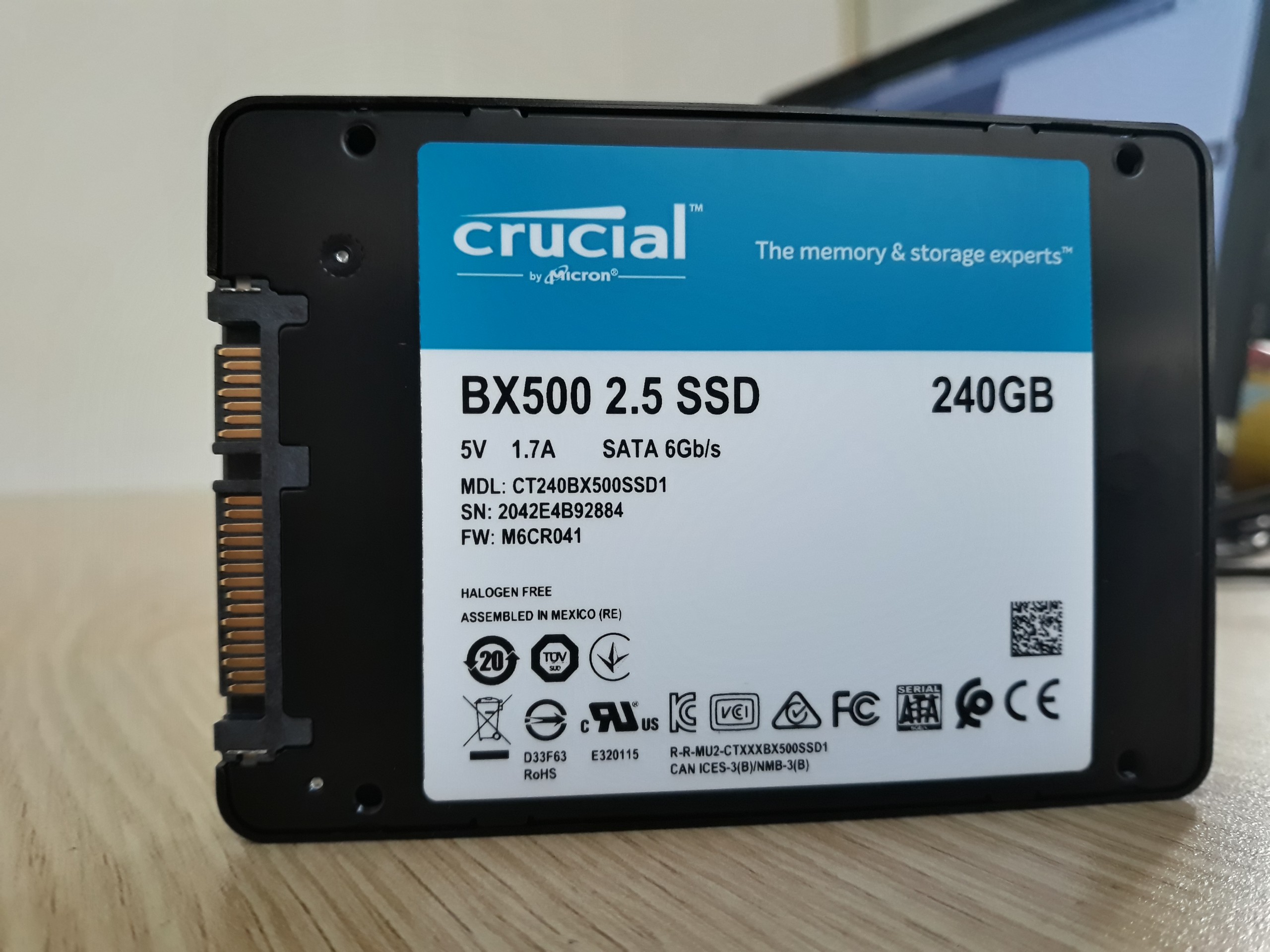 Ổ cứng SSD Crucial BX500 3D NAND 2.5-Inch SATA III 240GB CT240BX500SSD1 - Hàng Chính Hãng