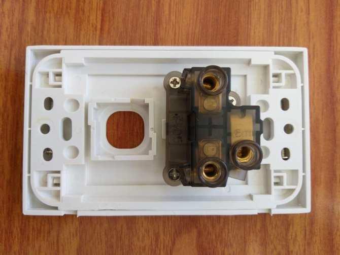 Ổ cắm điện ổ cắm âm tường ổ cắm nổi ổ cắm 2 lỗ 1 ổ cắm 3 chấu Sino Vanlock