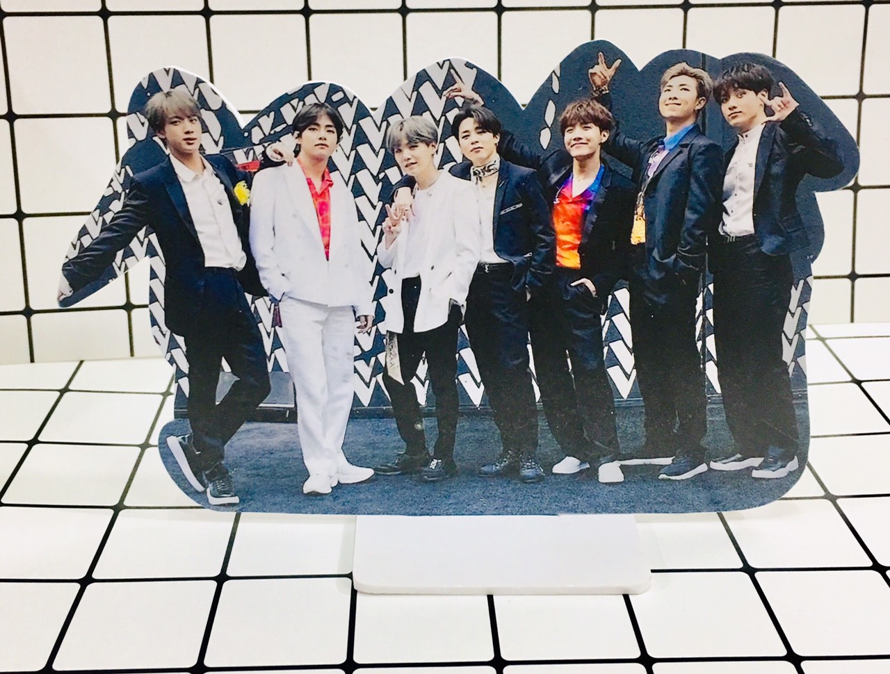 Standee BTS mẫu ngẫu nhiên