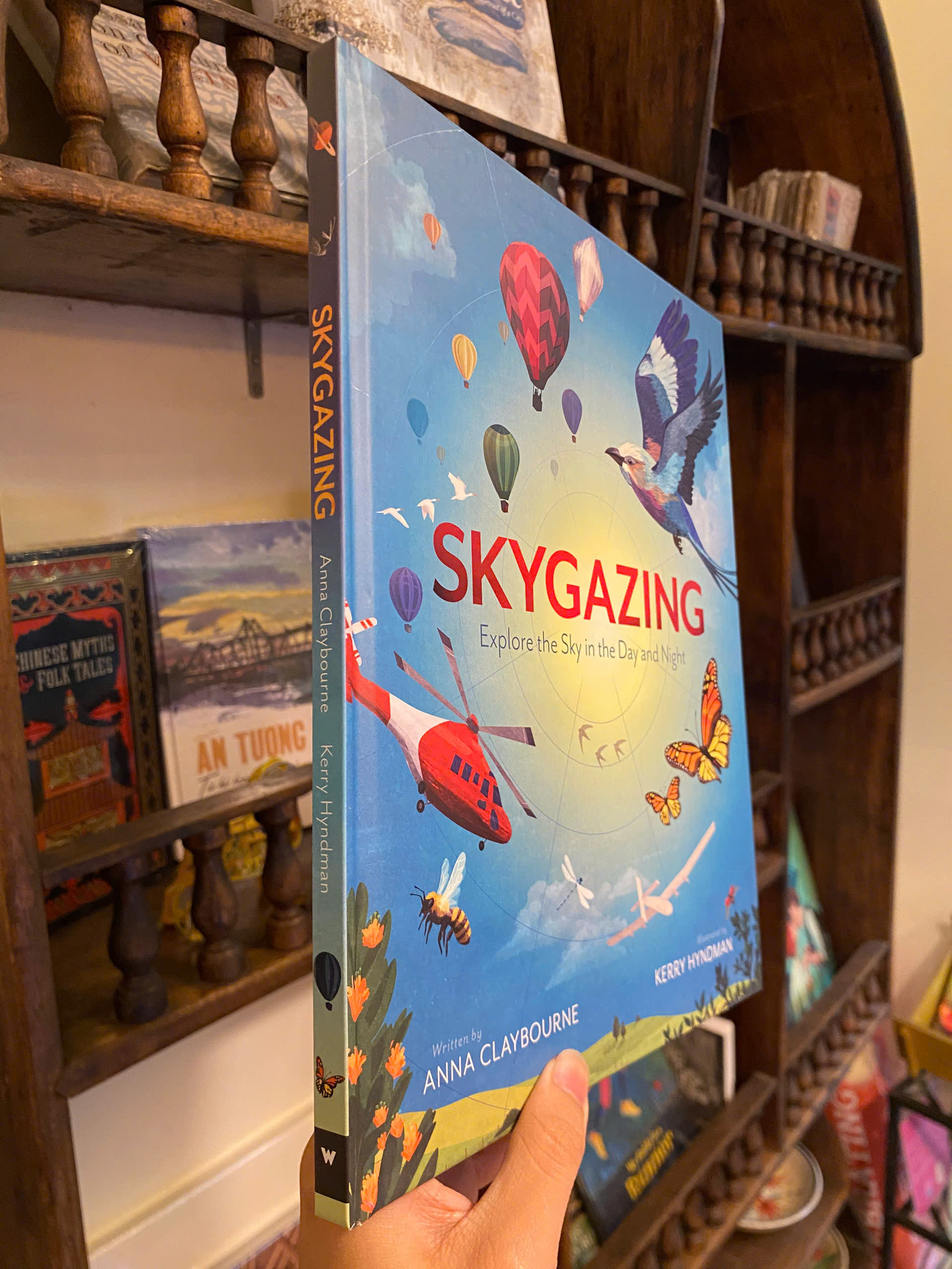 Sách - Skygazing: Explore the Sky in the Day and Night by Anna Claybourne | Children's Science Book