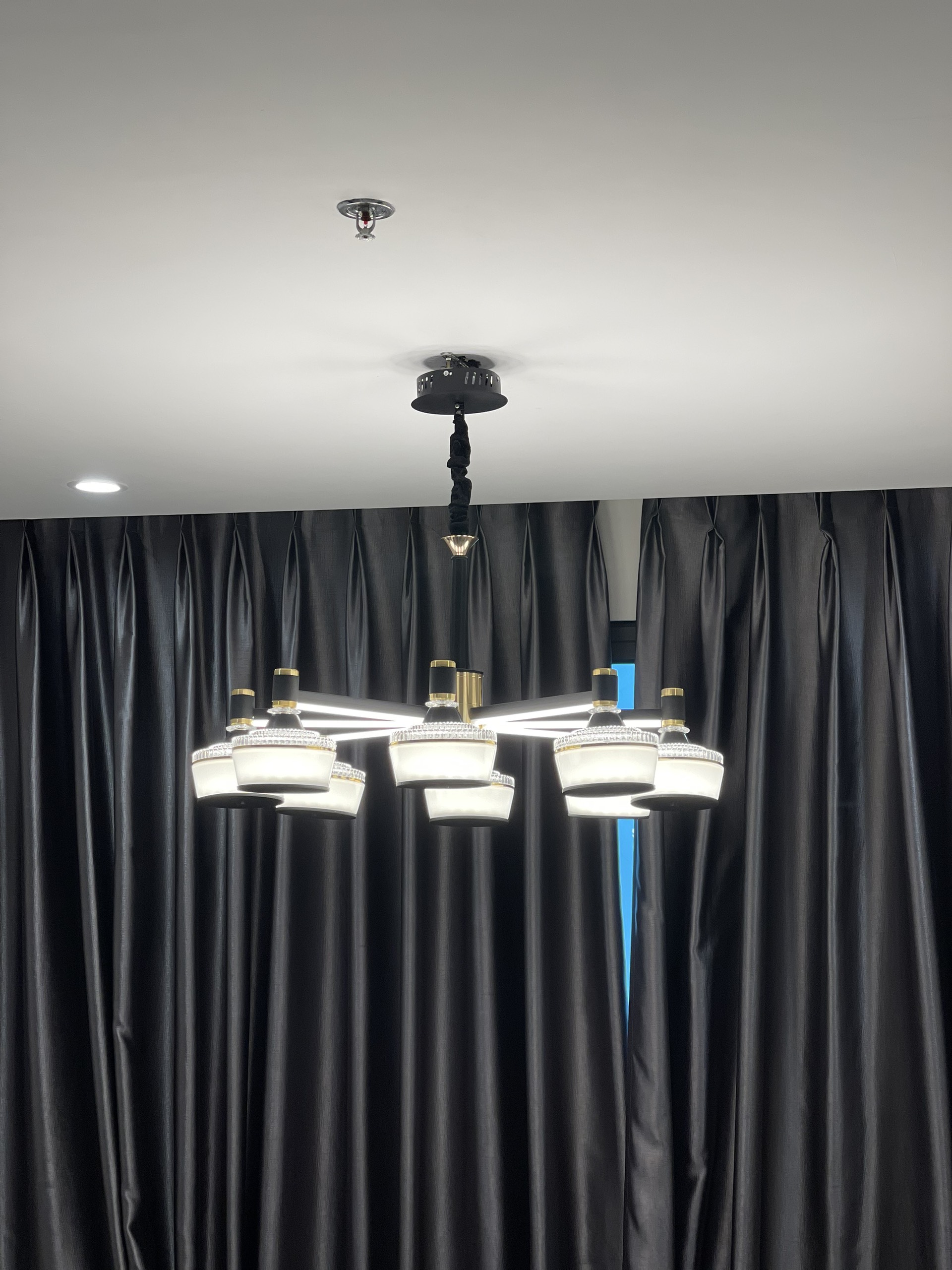 Đèn trần phong cách Châu Âu hiện đại với 8 bóng led DTLA004