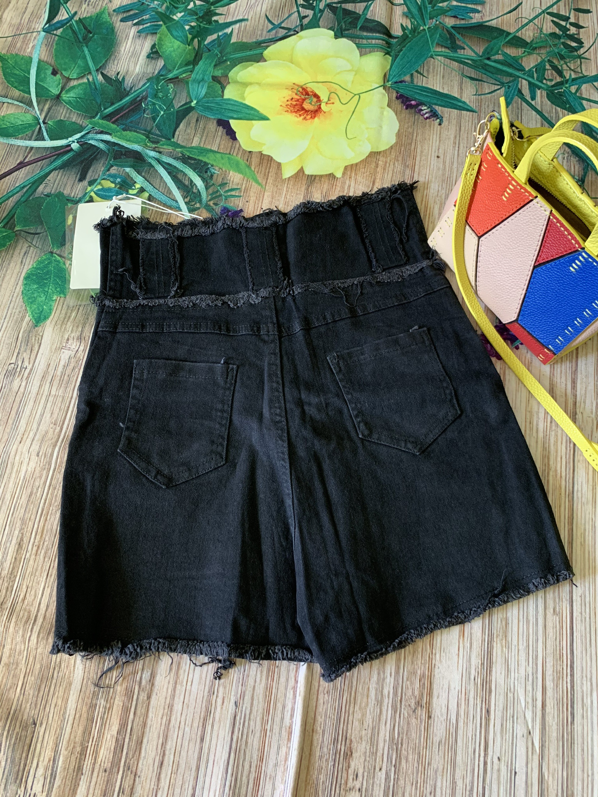 Quần short jeans lưng siêu cao