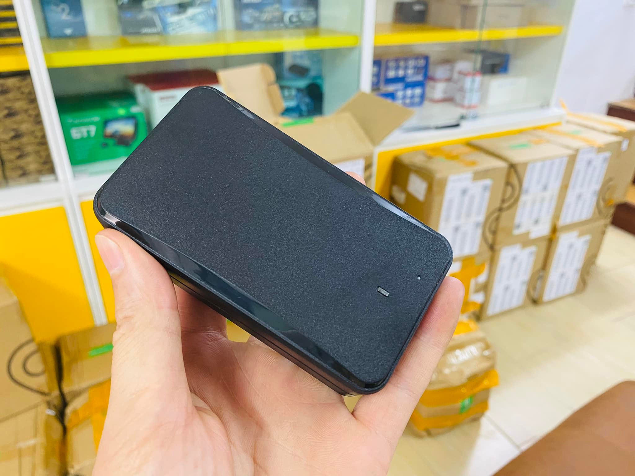 Định vị cầm tay AT4 pin khủng 10.000mah từ 1- 3 tháng