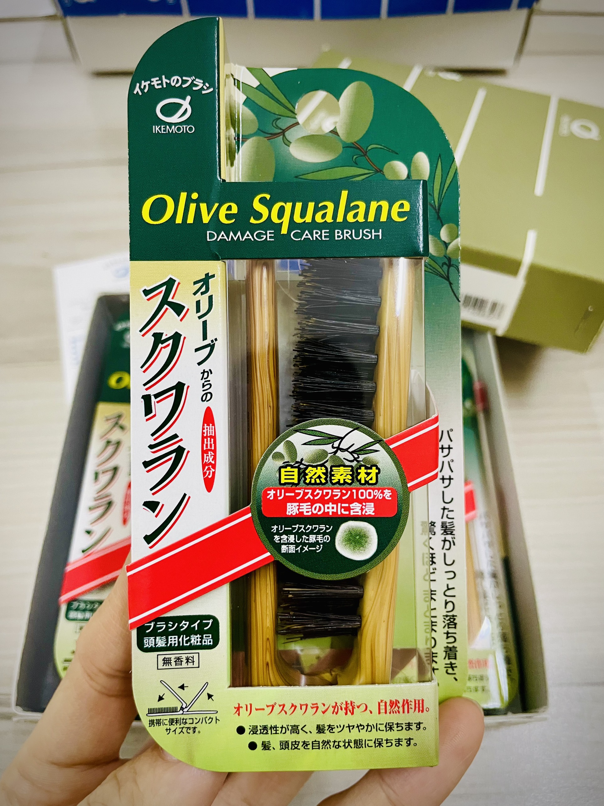 Lược Chải Tóc Bằng Lông Heo Tẩm Tinh Dầu Ikemoto Olive Squalane OS-700