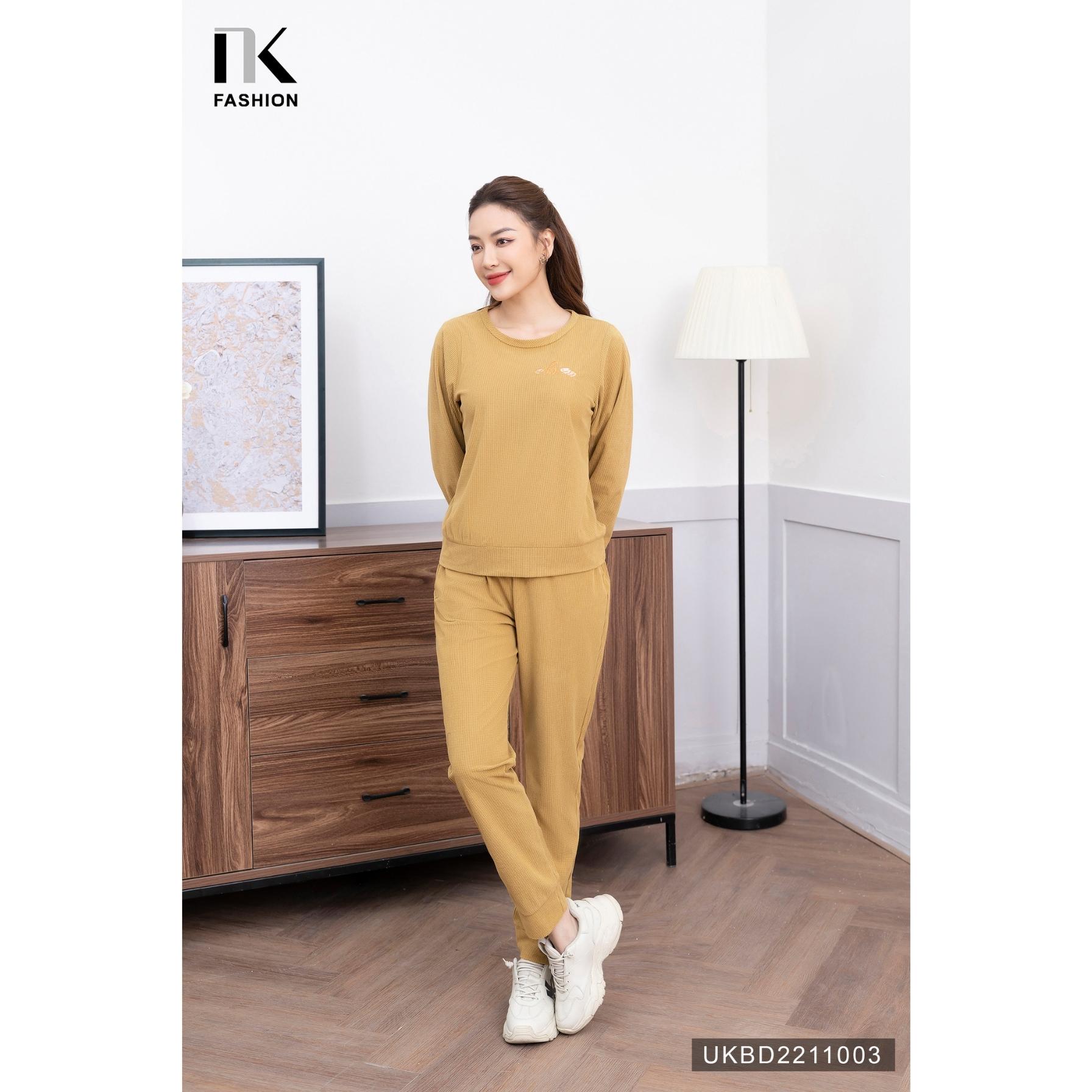 Bộ Đồ Thể Thao Nữ NK FASHION Thêu Ngực Thiết Kế Bo Gấu Chất Liệu Vải Nhập Hàn Cao Cấp UKBD2211003