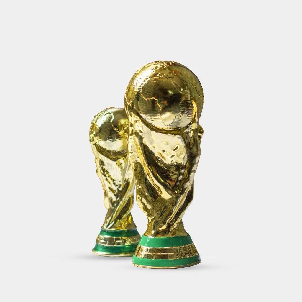 Sách - Cẩm Nang World Cup 2026 - Tặng Kèm Mô Hình Cúp World Cup + Lịch Thi Đấu Khổ Lớn