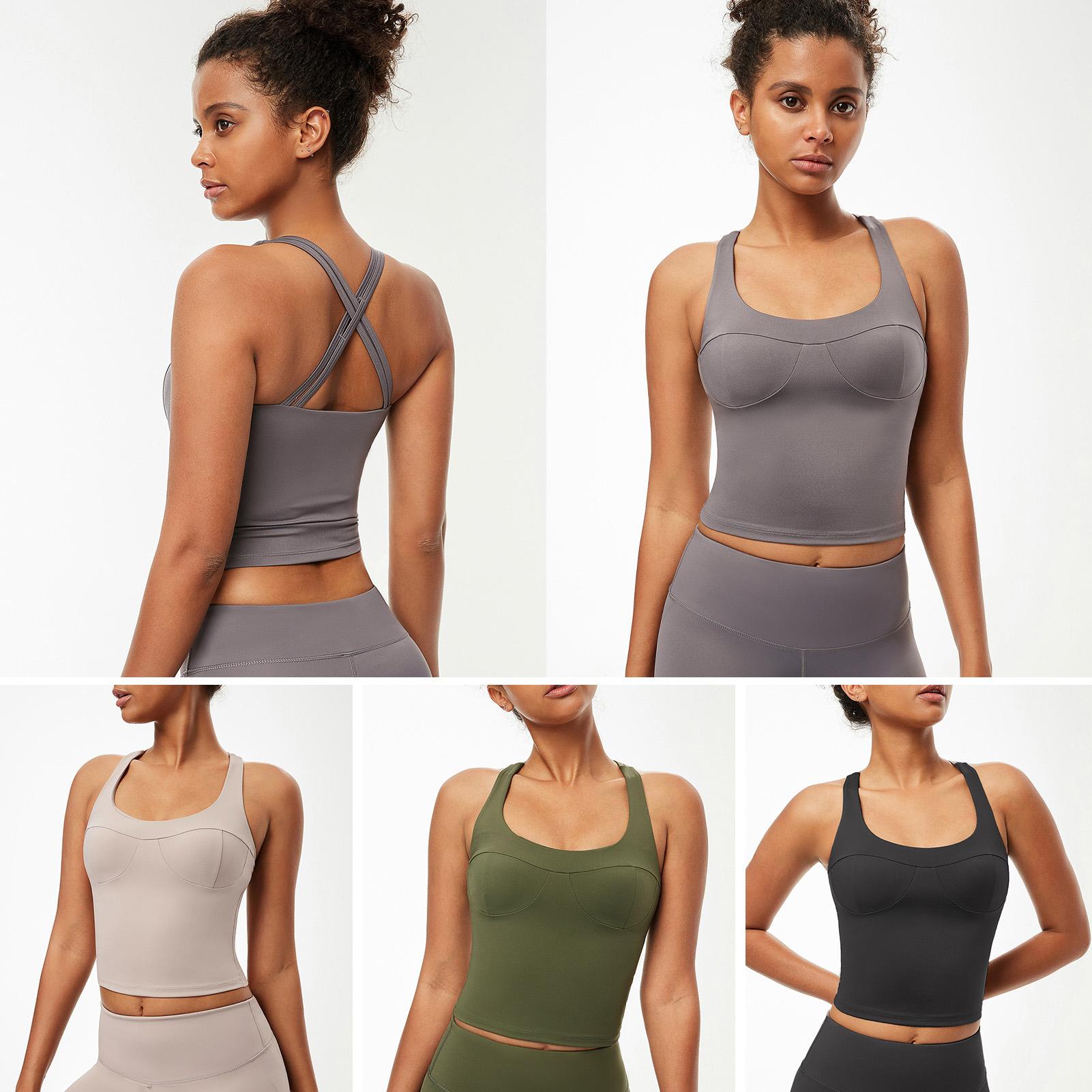Áo tank top với chất liệu vải thân thiện với làn da, thiết kế lưng chéo gợi cảm và miếng lót không dây, giúp thoải mái khi tập thể thao