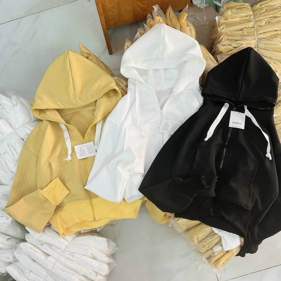 Áo khoác lửng kiểu croptop nữ chất vải xốp nón 2 lớp vải chính tay phồng dây kéo phao siu hot, Áo khoác nữ HOODIE chống nắng form rộng, nón rộng tay dài DÂY RÚT KHOÁ ZIP TAY PHỒNG