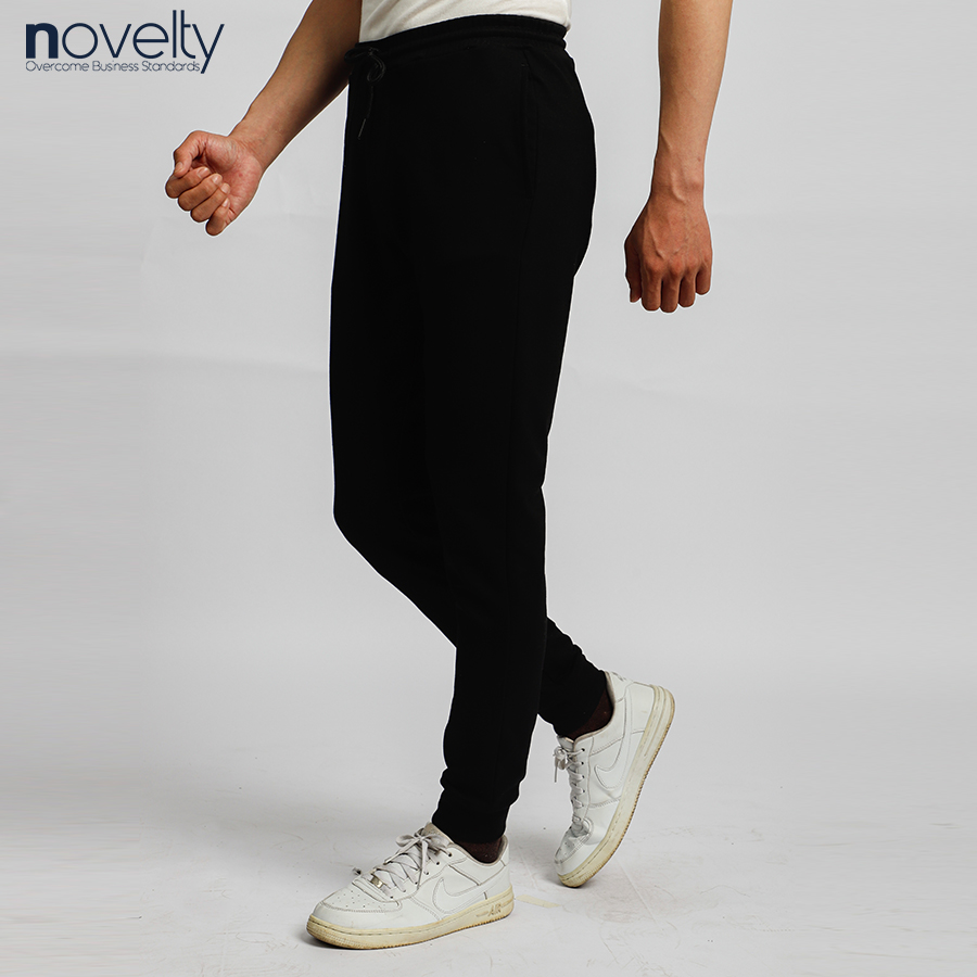 Quần jogger nam Novelty màu đen NQGMMDMT3R220366Q