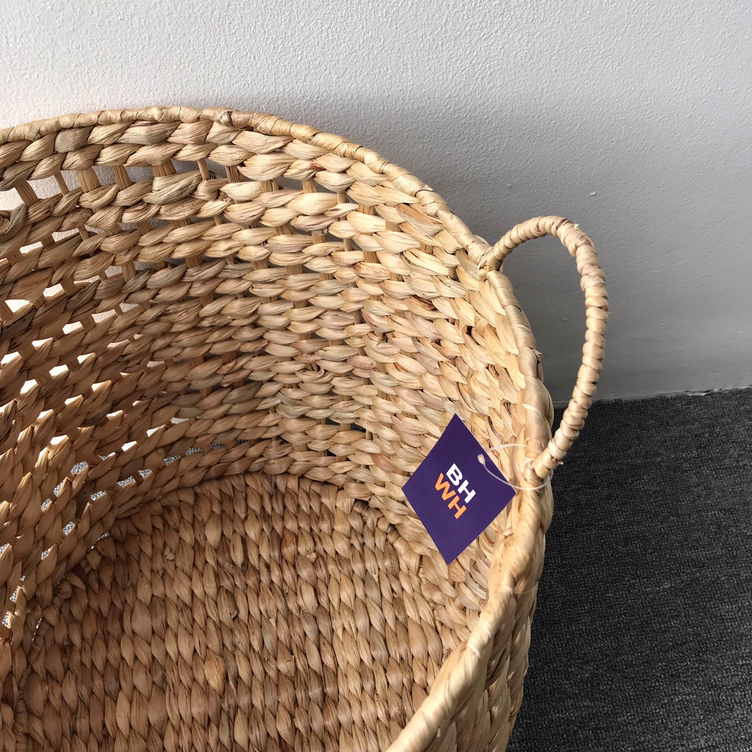 Sọt lục bình se thưa đựng quần áo