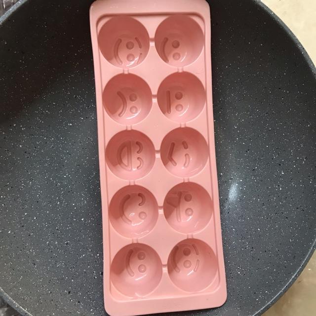 Khay đá mặt cười
