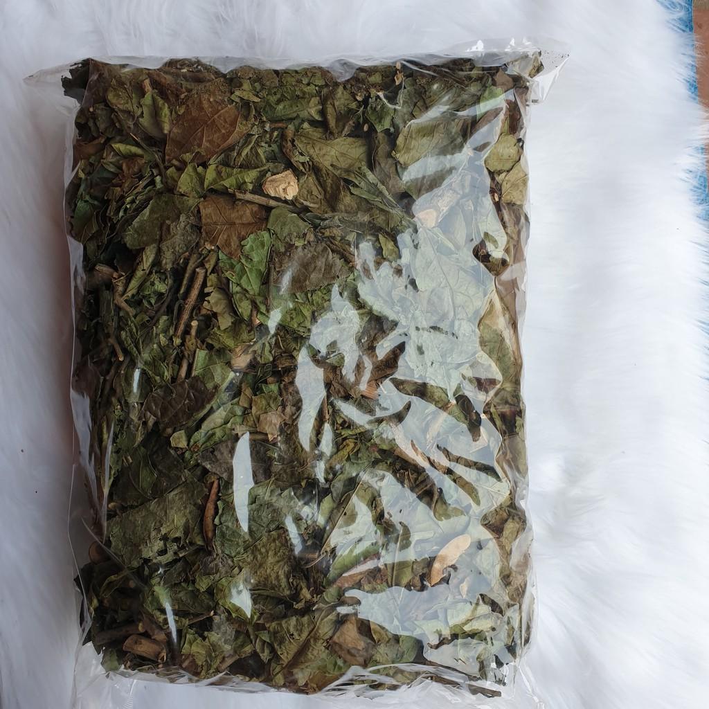Xạ đen hòa bình lá và cành