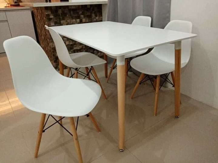 Bộ Bàn ăn 4-6 ghế màu trắng decor phòng ăn gia đình - Bàn ăn Eames 1m2 x 80cm và ghế nhựa Eames chân gỗ chắc chắn